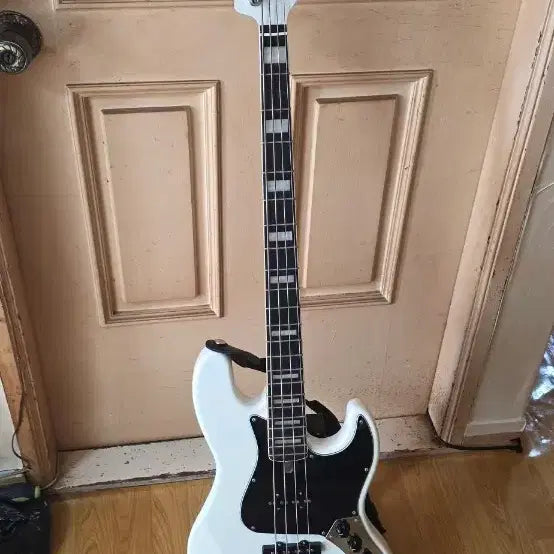 [BUNJANG] Spear Bass Electric Guitar / 스피어 베이스 전자기타