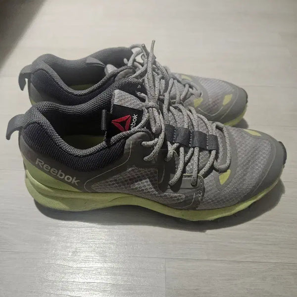 [BUNJANG] Reebok Sneakers Grey/Fluorescent 240 / 리복 운동화 그레이/형광 240