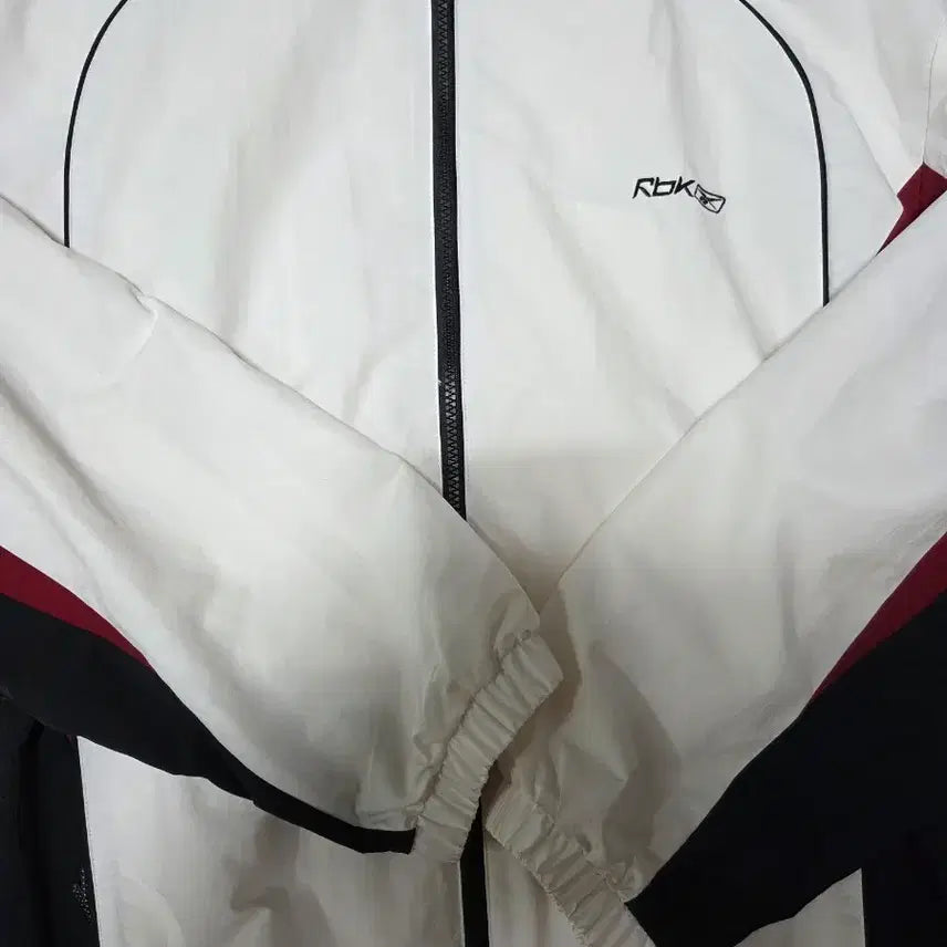 [BUNJANG] Reebok Windbreaker Jacket / 리복 바람막이 점퍼
