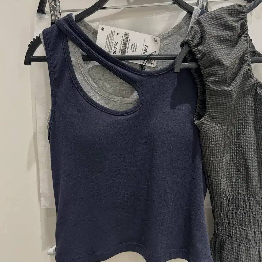 [BUNJANG] Miso Cutout Cap Sleeveless Top / 미쏘 컷아웃 캡나시