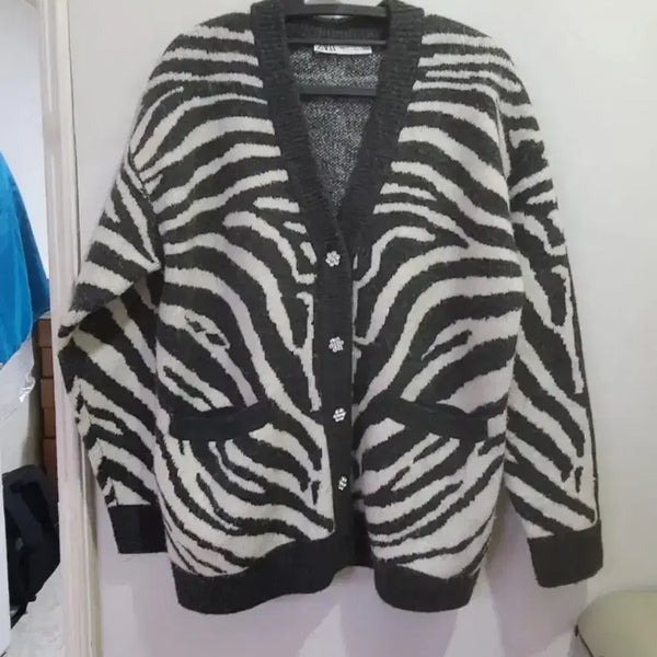 [BUNJANG] Zebra Pattern Knit Cardigan / 가을 겨울 고급스러운. 디자인이쁜 자라. 니트가디건  깨끗해요