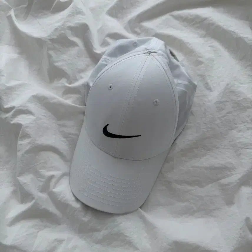 [BUNJANG] Nike Dri-FIT Swoosh Cap White / 나이키 정품 스우시 볼캡 드라이핏 화이트