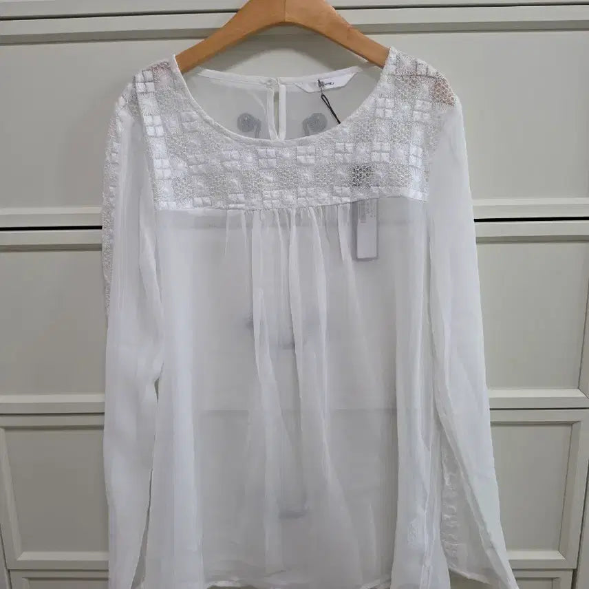 [BUNJANG] Roem White Lace Blouse (Size 66) / 미사용 로엠 블라우스 5566 (가슴둘레88)