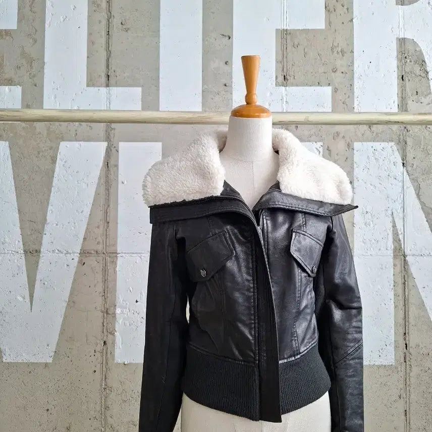 [BUNJANG] Faux Leather Cropped Jacket with Fur Collar / 인조가죽 크롭 자켓