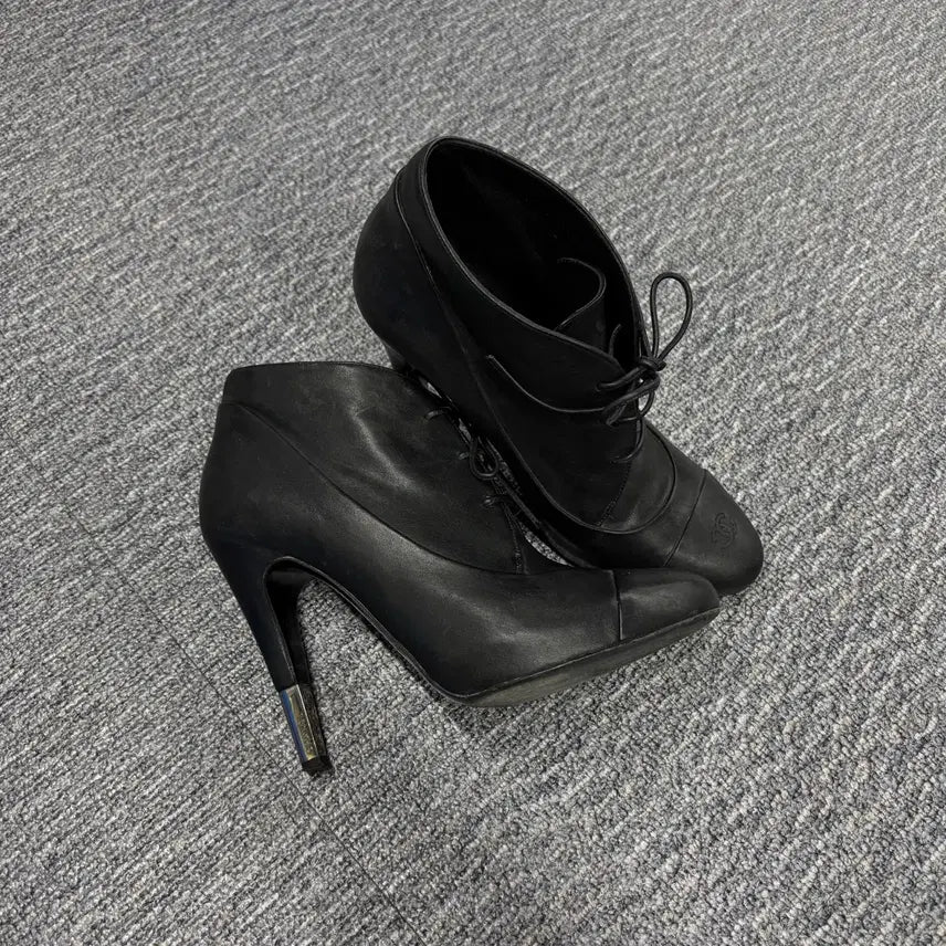 [BUNJANG] Chanel Black CC Logo Silver Heel Boots / 샤넬 블랙 CC로고 은장 힐부츠