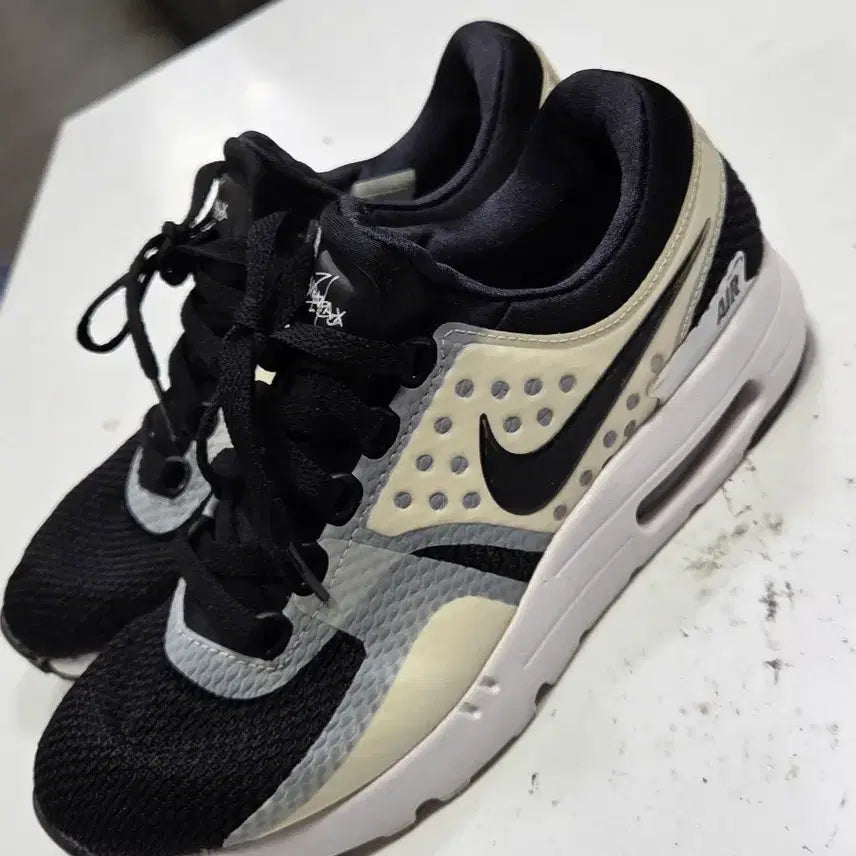 [BUNJANG] Nike Air Max Zero Black/Beige 250 / 나이키 에어맥스 제로 블랙/베이지250