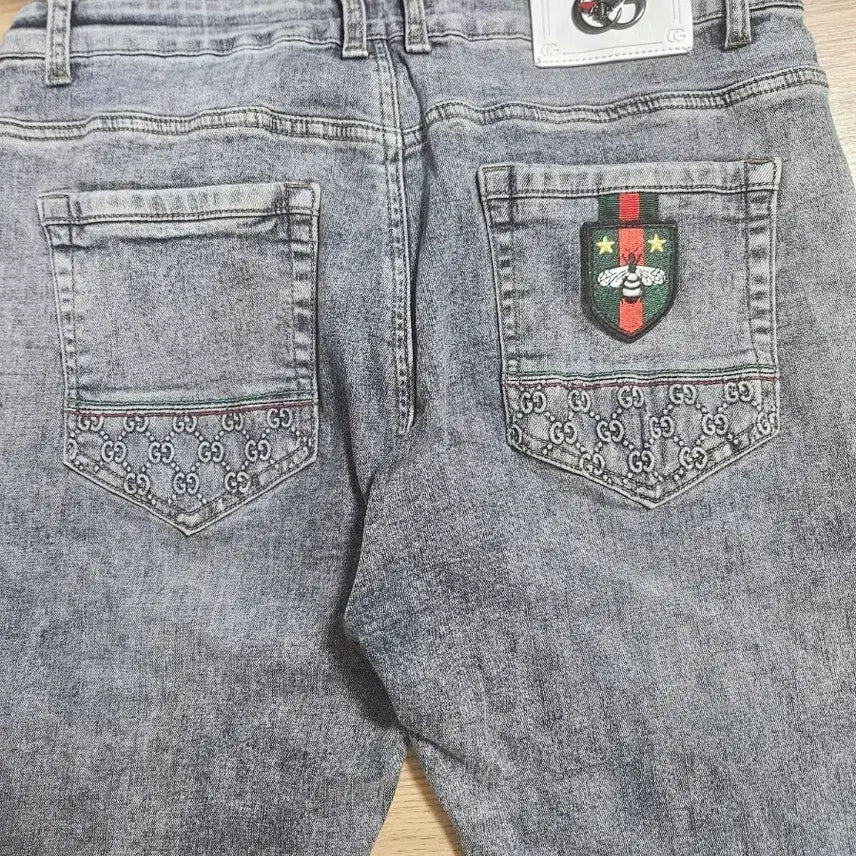 [BUNJANG] Honey Bee Embroidered Denim Pants / 구   꿀벌 자수 데님 팬츠