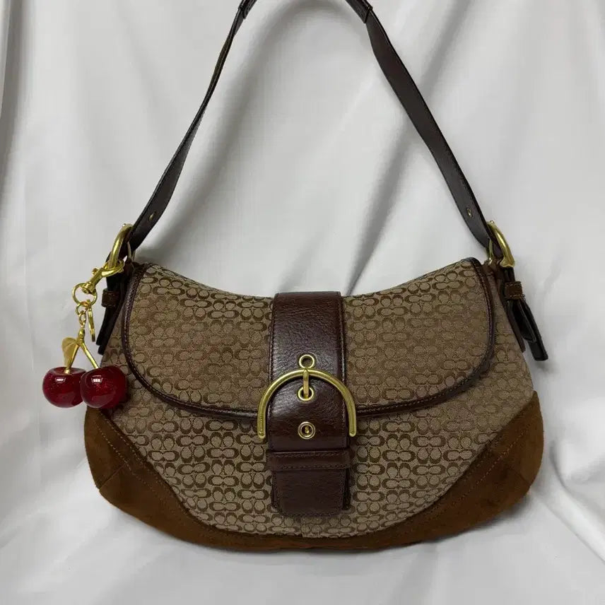 [BUNJANG] Coach Soho Buckle Suede Shoulder Bag (Medium) / Coach 코치 소호 버클 스웨이드 숄더백 (미디움 사이즈)