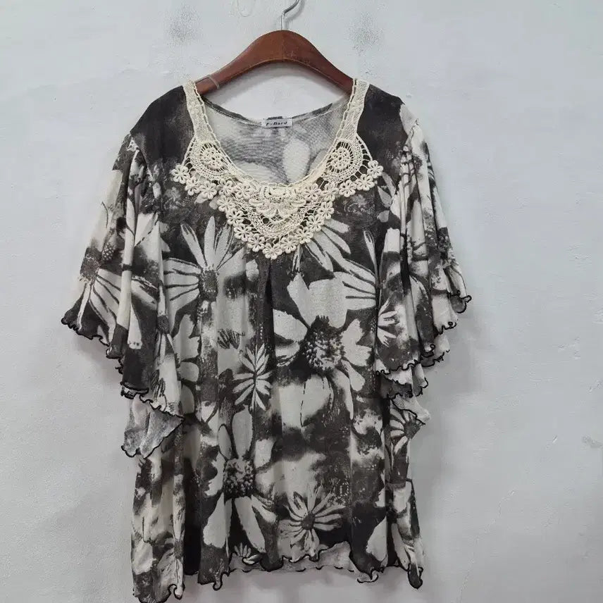 [BUNJANG] Flower Print Batwing Blouse / 플라워 프린팅 가오리핏 블라우스