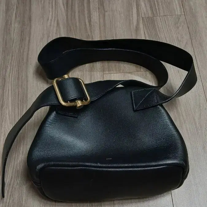 [BUNJANG] OSOI Cross Shoulder Bag Black / OSOI 오소이 크로스 숄더백 블랙