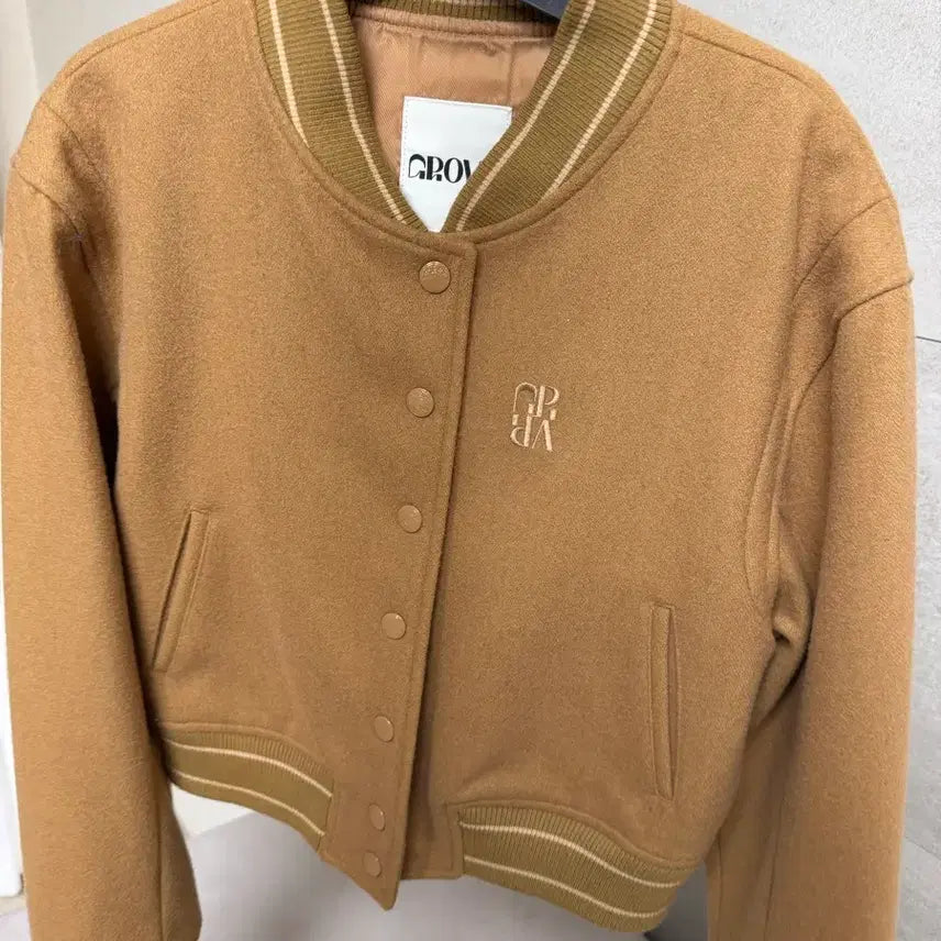 [BUNJANG] Grown Varsity Crop Jacket Beige / 그로브 바시티 크롭 자켓