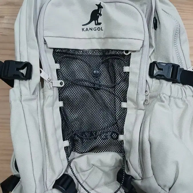 [BUNJANG] Kangol Beige Backpack / 캉골 백팩 베이지 로고N약간벗겨짐 윗쪽약한볼편자국