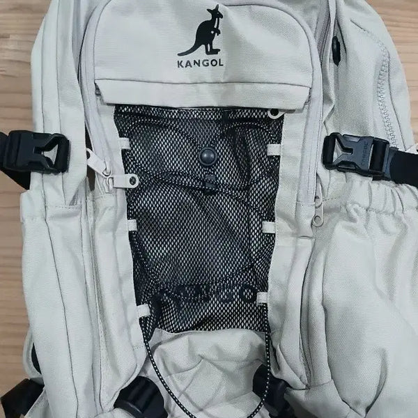 [BUNJANG] Kangol Beige Backpack / 캉골 백팩 베이지 로고N약간벗겨짐 윗쪽약한볼편자국
