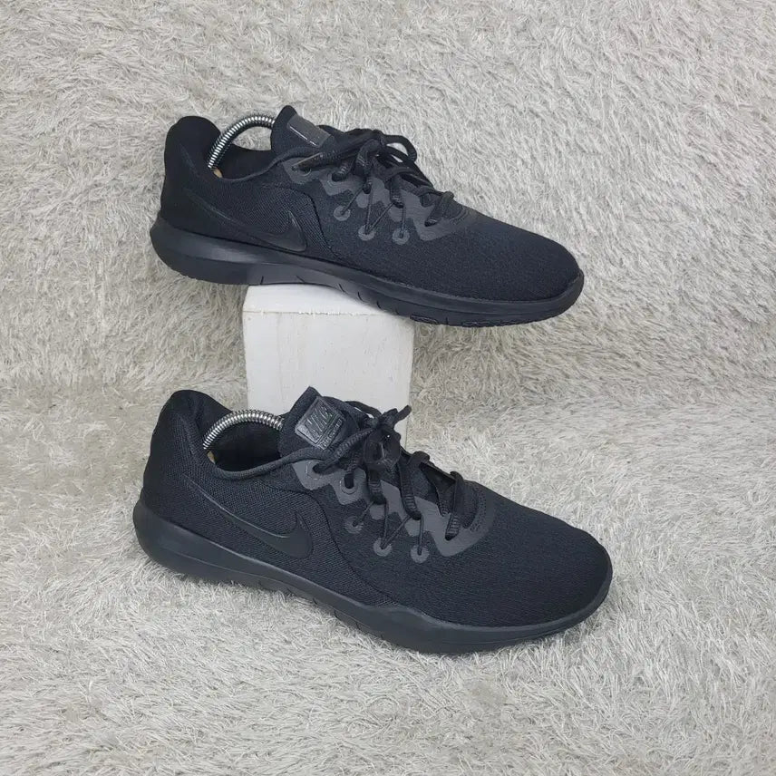 [BUNJANG] Nike Flex Supreme TR6 Sneakers / 구제짱짱맨 240 나이키 플렉스 슈프림 TR6 스니커즈