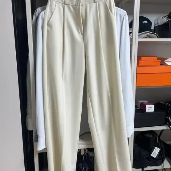 [BUNJANG] Wollog Pleated Slacks Ivory / 원로그 슬랙스
