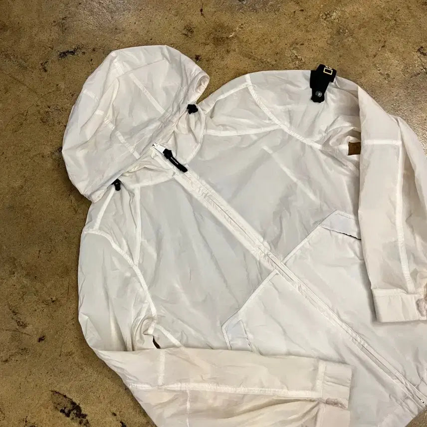 [BUNJANG] National Geographic Windbreaker Ivory / [정품/L] 내셔널지오그래픽 바람막이 아이보리