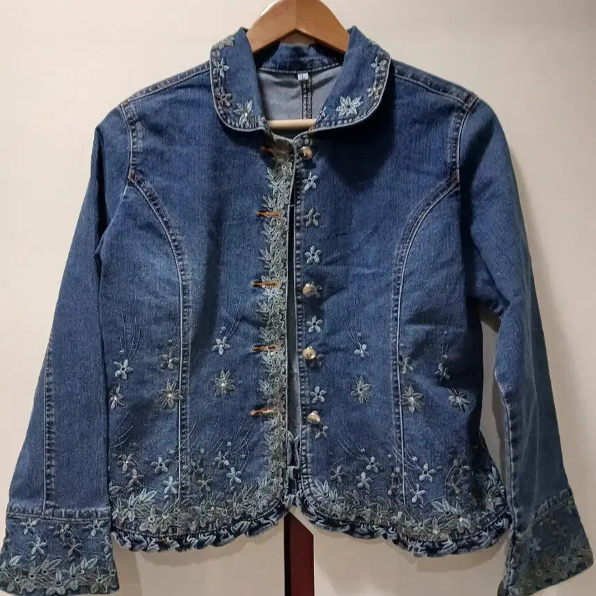 [BUNJANG] Embroidered Denim Jacket / 청자켓 여성 자수 데님 자켓L