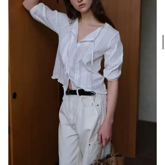 [BUNJANG] Polunua Lay Ruffle 7-Sleeve Blouse / 폴뉴아 LAY RUFFLE 7부 블라우스