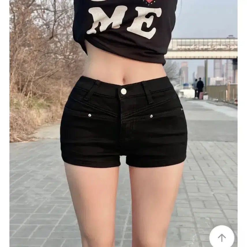 [BUNJANG] Black Denim Hot Pants with Hip Padding / 골반뽕 블랙 데님 핫팬츠