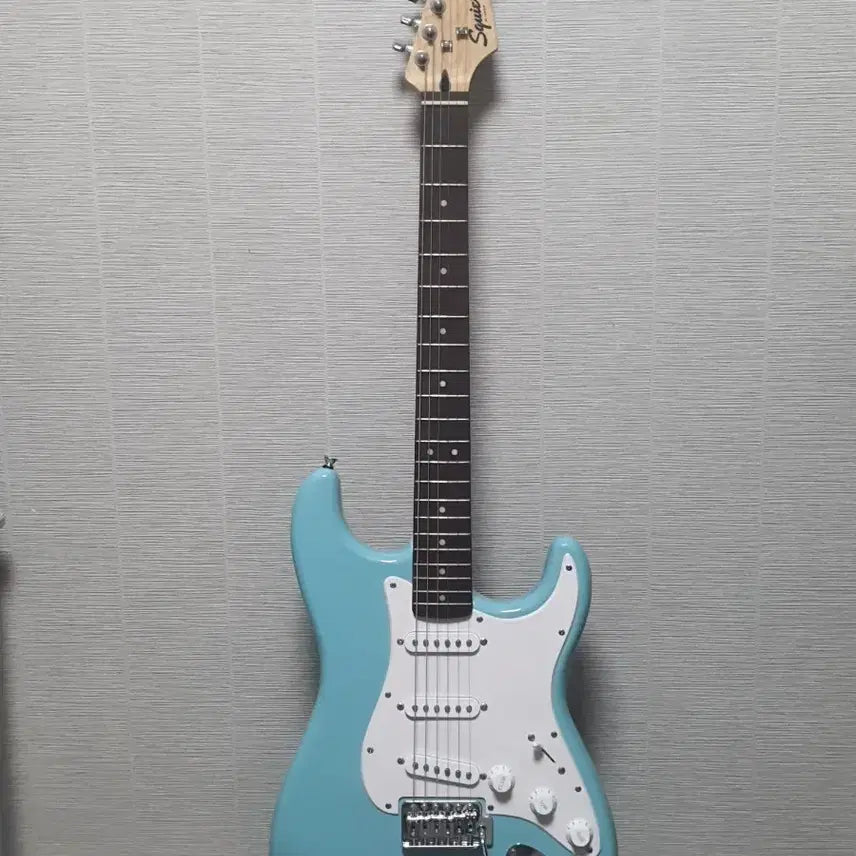 [BUNJANG] Squier Stratocaster Electric Guitar - Blue / 스콰이어 스트라토캐스터 일렉기타 파란색