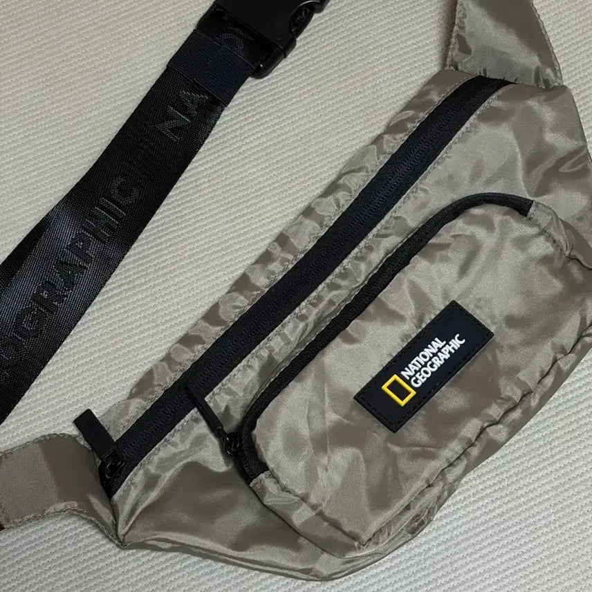 [BUNJANG] National Geographic Beige Hip Pack / [내셔널지오그래픽] 힙색 베이지