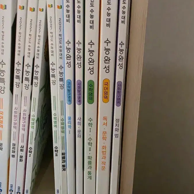 [BUNJANG] EBS SU능완성 Math Probability & Statistics, Korean Language Verbal & Logic, English, Social Studies, Law & Politics, Physics Study Books / 수능완성 수학 확통, 국어 화작, 영어, 사회문화, 정치와 법, 물리 팝니다