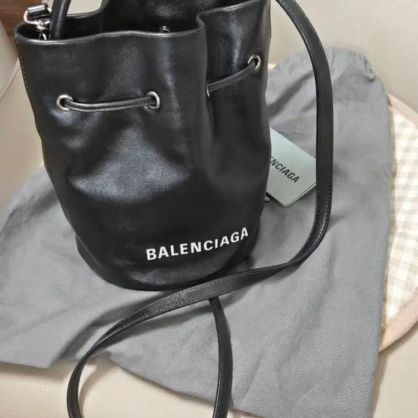 [BUNJANG] Balenciaga Bucket Bag / 발렌시아가버킷백