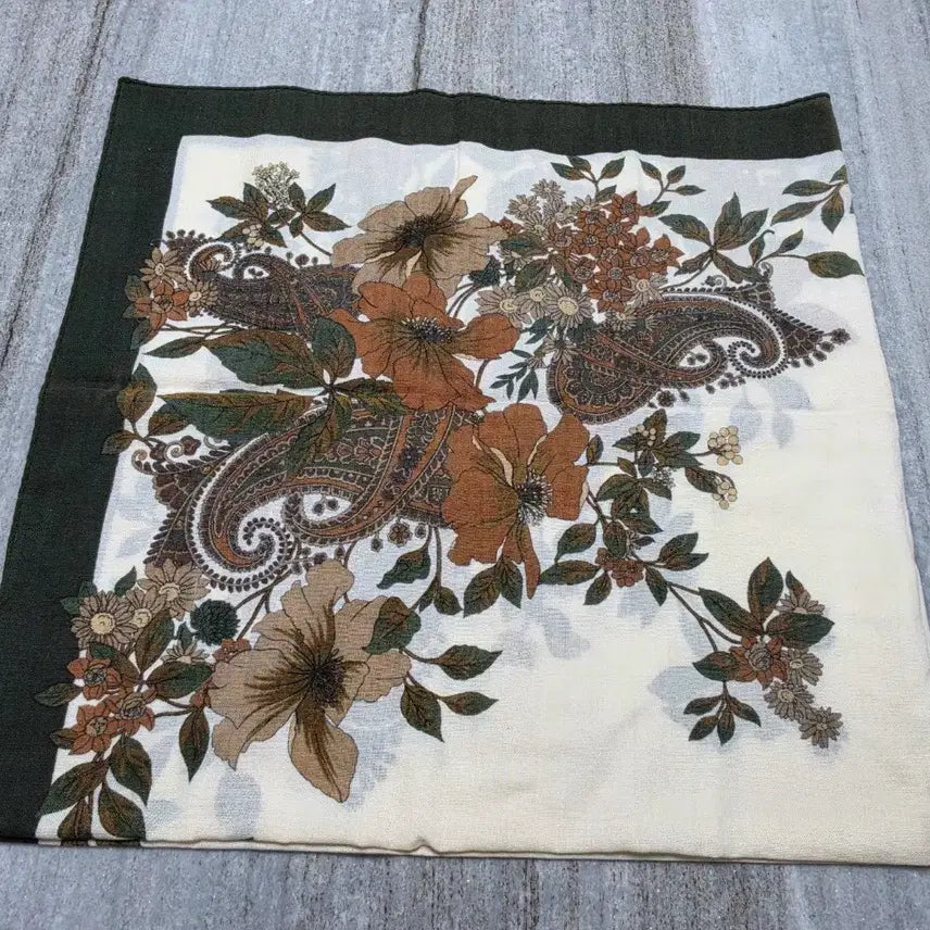 [BUNJANG] Salvatore Ferragamo Flower Pattern Silk Scarf / 페레가모 플라워 패턴 스카프