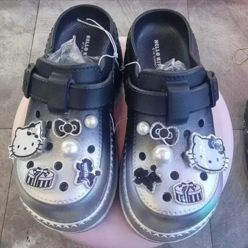 [BUNJANG] Hello Kitty Black Silver Sandals (240) / 헬로키티 샌들 블랙 실버 240