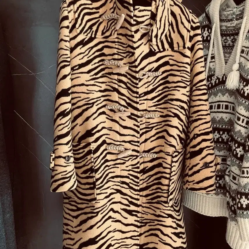 [BUNJANG] Celine Duffle Coat Tiger Pattern Size 36 / 셀린느 더플코트 36사이즈 팝니다