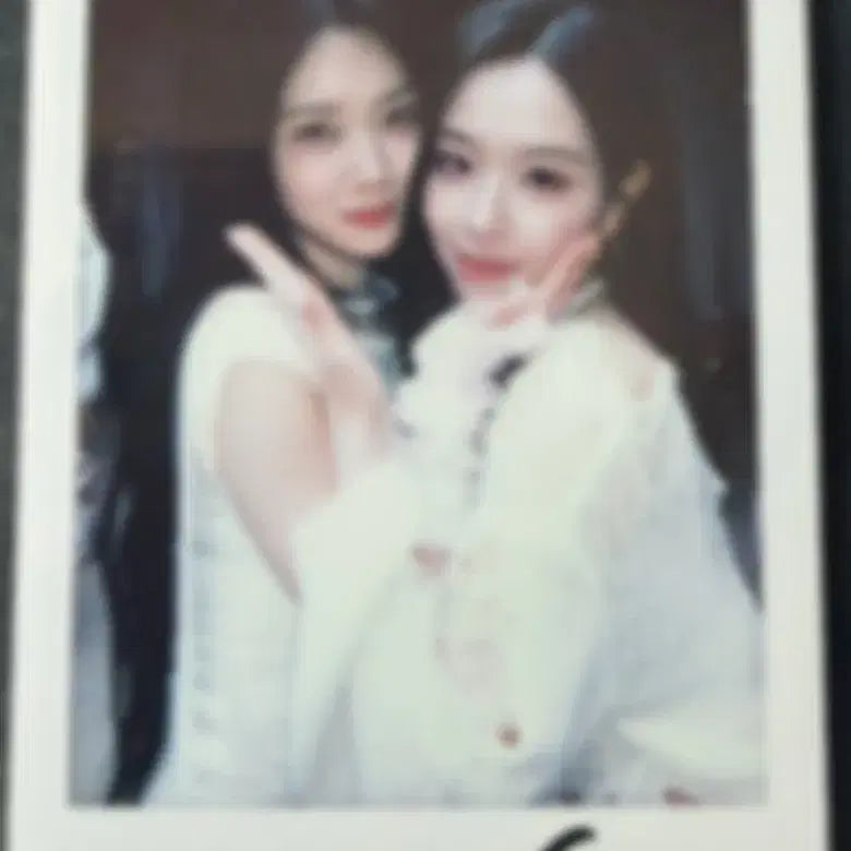 [BUNJANG] tripleS Kim Chaeyeon Signed Polaroid / tripleS 트리플에스 공유빈 김채연 싸인 폴라로이드