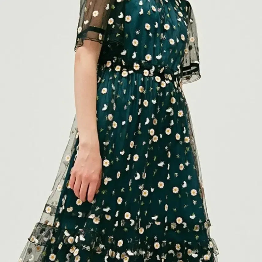 [BUNJANG] SJSJ Embroidered Midi Dress / SJSJ 자수원피스