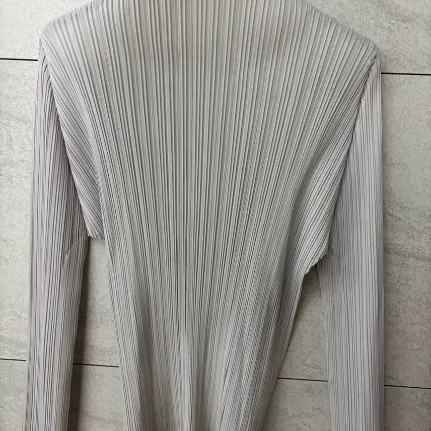 [BUNJANG] Pleated Mock Neck Long Sleeve Top - Gray / 플리츠 반목 긴팔티 그레이