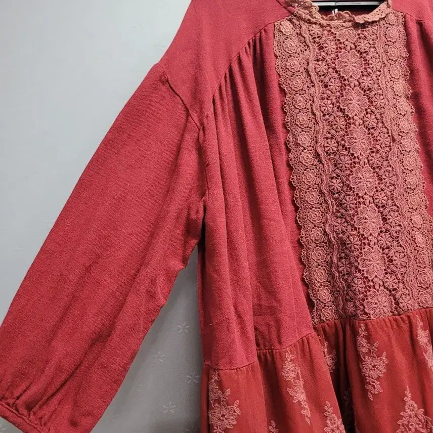 [BUNJANG] Tustore Genie Lace Blouse / 프리)투스토리지니 레이스배색 블라우스