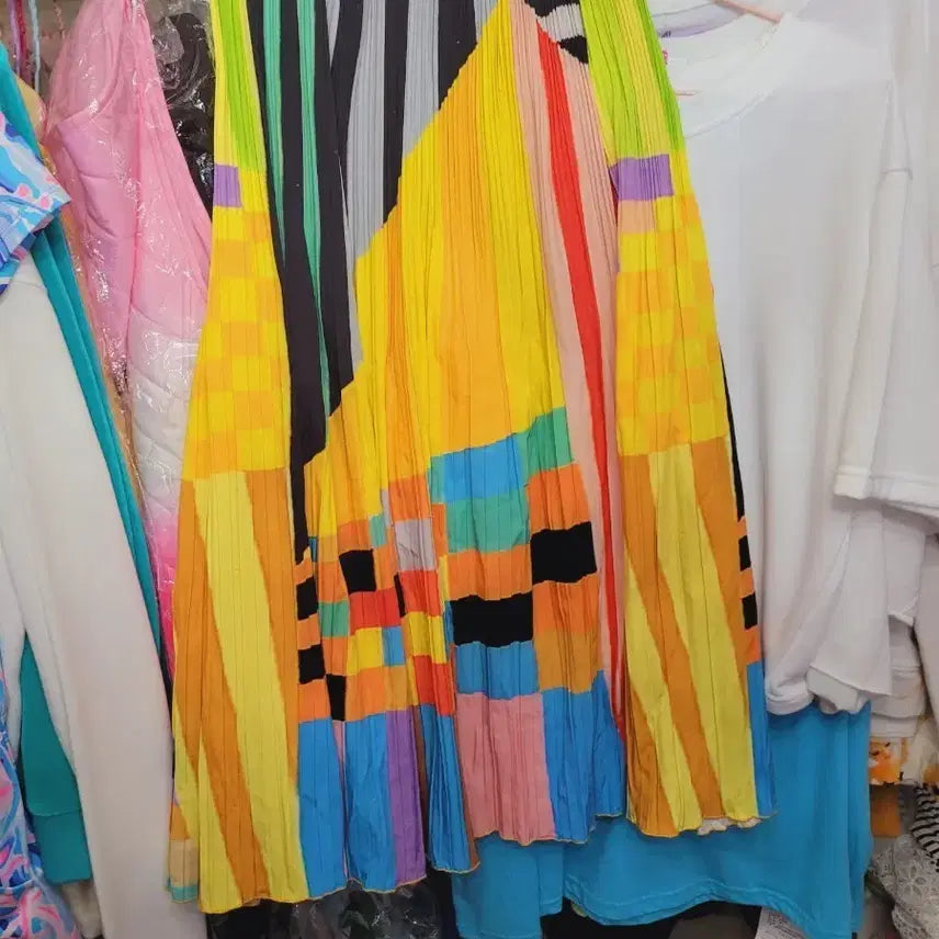 [BUNJANG] Pleated Midi Skirt with Geometric Pattern / 주름 플리츠 패턴 스커트