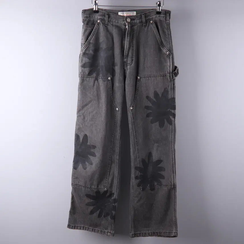 [BUNJANG] The Museum Visitor Flower Artwork Double Knee Carpenter Denim Pants (S) / 더뮤지엄 비지터 플라워 아트워크 더블니 카펜터 데님 팬츠 (S) 5605
