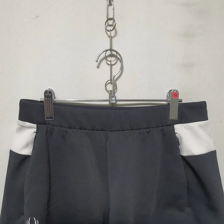 [BUNJANG] Spider Women's Shorts Black Size S / 1794) 스파이더 여성 반바지 S