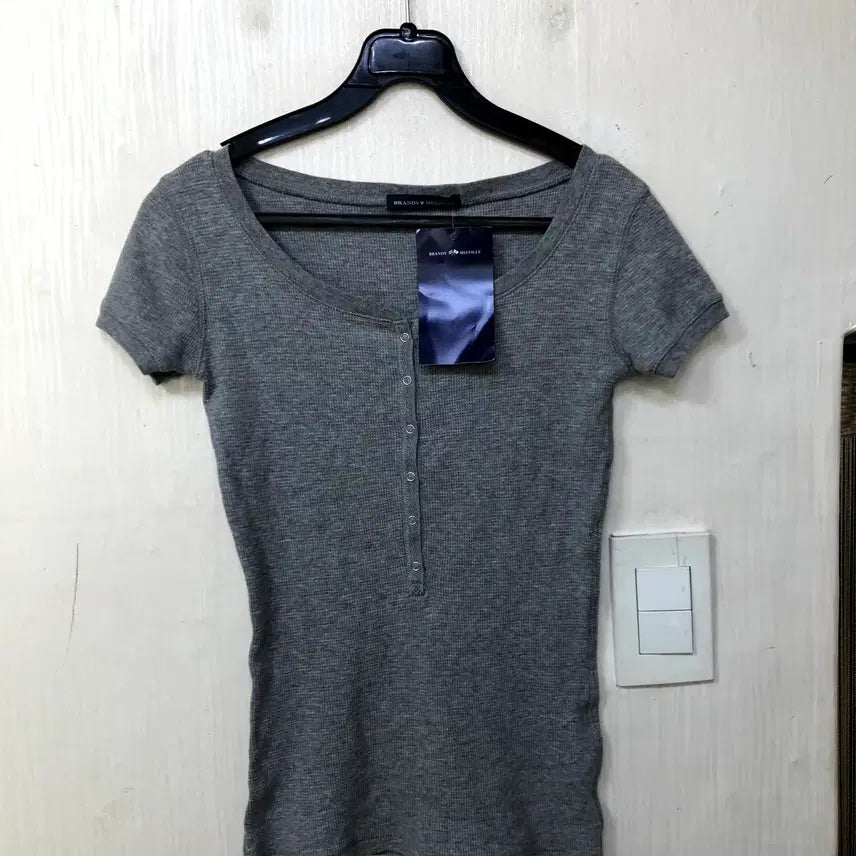 [BUNJANG] Brandy Melville T-Shirt / 브렌드멜빌 반팔티