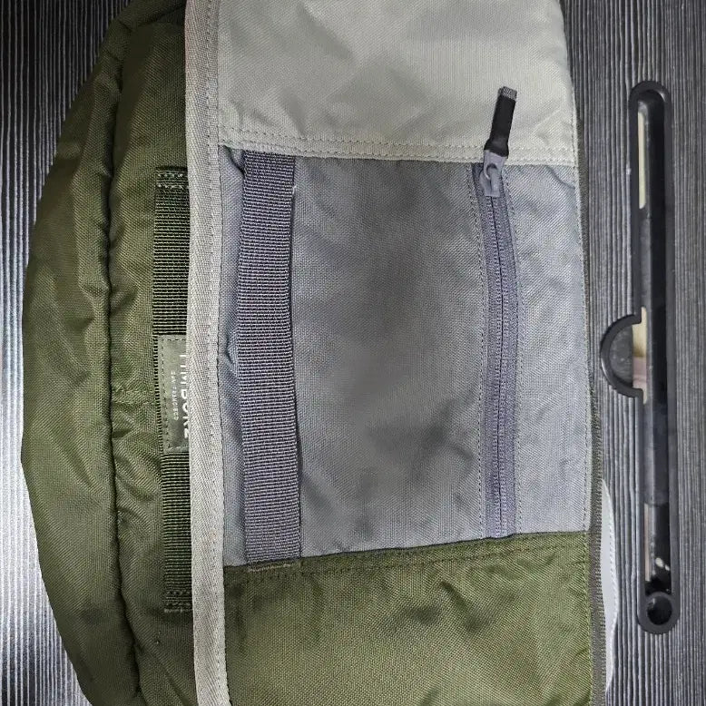 [BUNJANG] Khaki Crossbody Bag / 카키색 크로스백