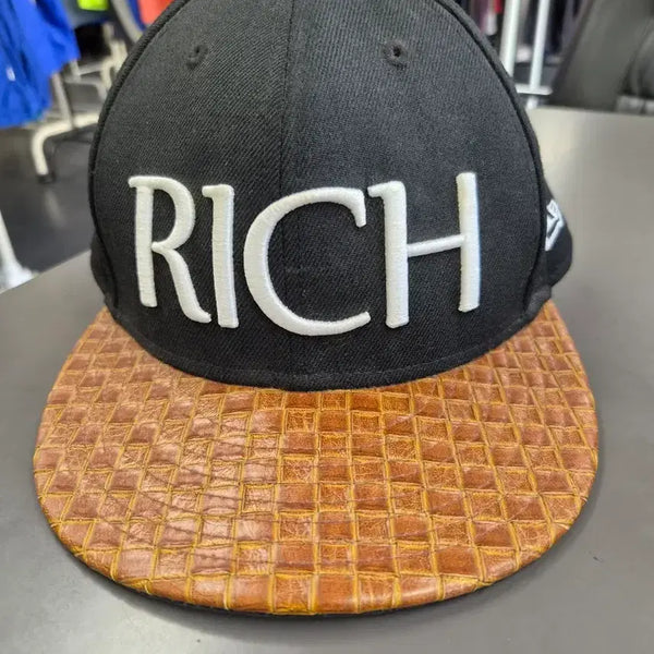 [BUNJANG] RICH Snapback Hat Black/Brown Leather Brim / RICH 뉴에라스냅백 블랙/브라운