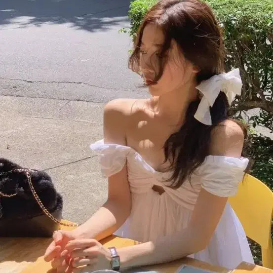 [BUNJANG] The Barnet Magnolia Off-Shoulder Top White / 더바넷 매그놀리아 오프숄더 탑 화이트