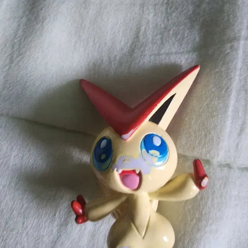 [BUNJANG] Pokemon Victini Figure / 포켓몬스터 빅티니 피규어