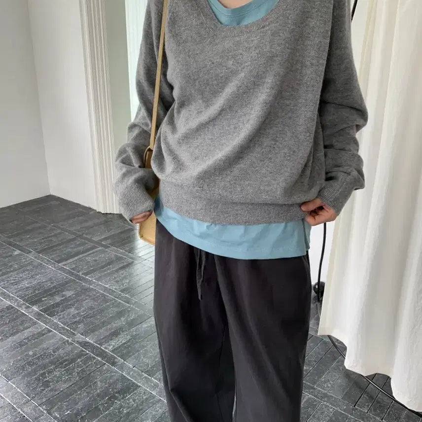 [BUNJANG] A Little Bit U-Neck Knit (Gray) - New Condition / (새상품) 어리틀빗 유넥 니트(그레이)