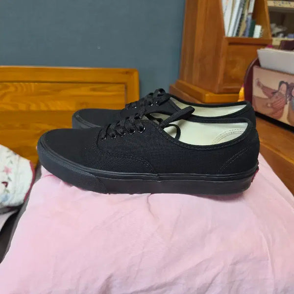 [BUNJANG] Vans Authentic All Black Sneakers / 반스 어센틱 올블랙 275팔아요~신발 스니커즈 운동화 헬스화 270