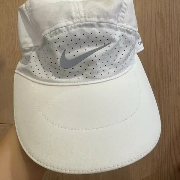 [BUNJANG] Nike Dri-FIT Cap White / 나이키 드라이핏 모자 화이트
