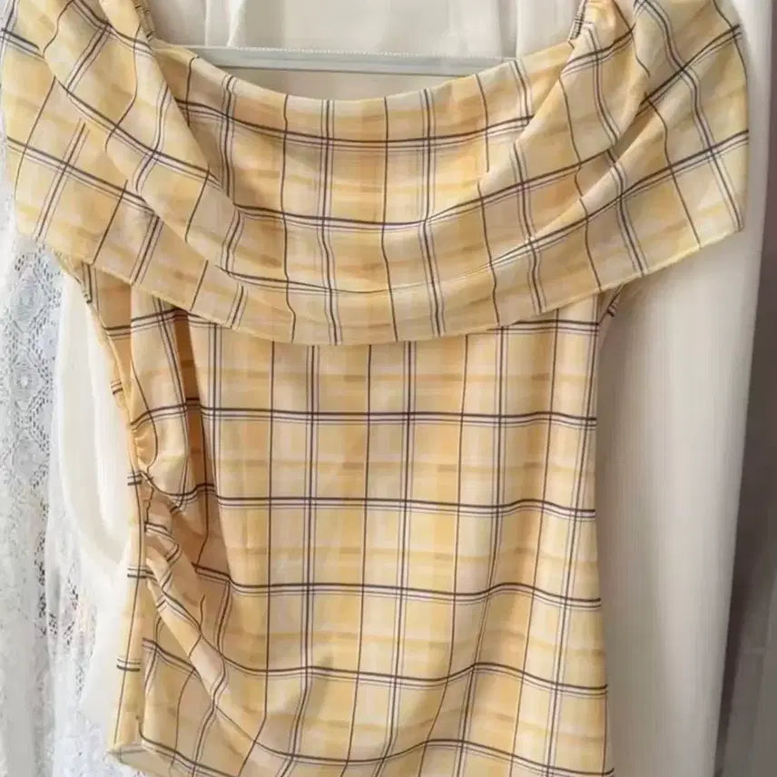 [BUNJANG] Yellow Check Off-Shoulder Strapless T-Shirt / 노란색 체크 오프숄더 스트랩리스 티셔츠
