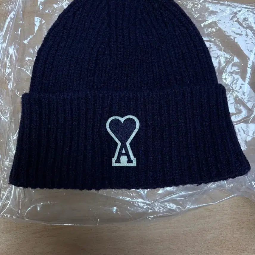 [BUNJANG] Ami Heart Beanie Navy / 아미 비니 희귀 Ami 하트 네이비