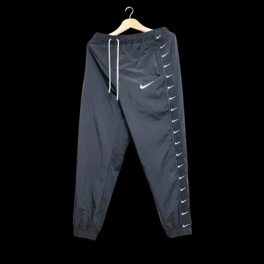 [BUNJANG] Nike NSW Sideline Swoosh Woven Training Pants / 남성 레어 나이키 NSW 사이드라인 스우시 우븐 바지 트레이닝복