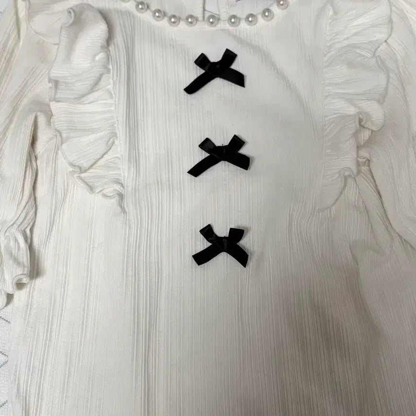 [BUNJANG] Ankruzz 3-Row Ribbon Knit - White / 앙크루즈 3연 리본 니트 화이트 양산형 지뢰계