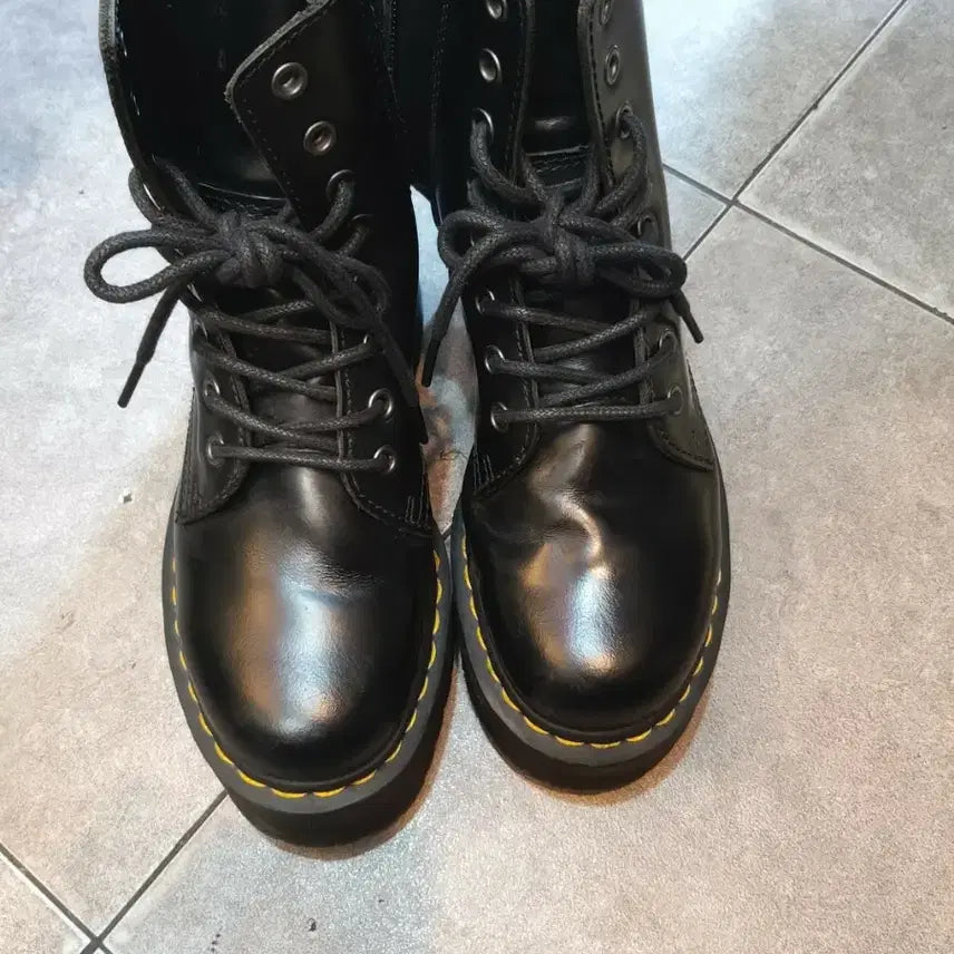 [BUNJANG] Dr. Martens 8-Eye Boot Black Leather / 닥터마틴 8홀 워커 230